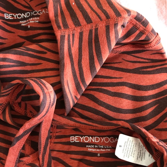 Beyond yoga set size small - Picture 2 of 4